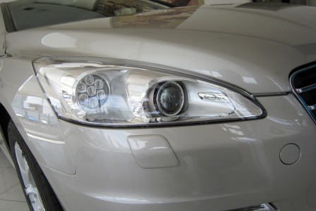 PEUGEOT508 受注生産色です。