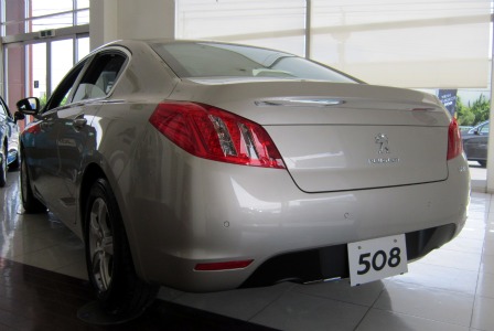 PEUGEOT508 受注生産色です。