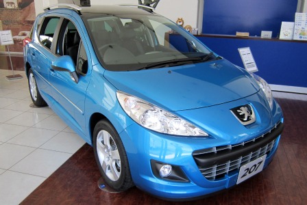 PEUGEOT207SW 新色です！