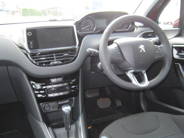 PEUGEOT208 Début!