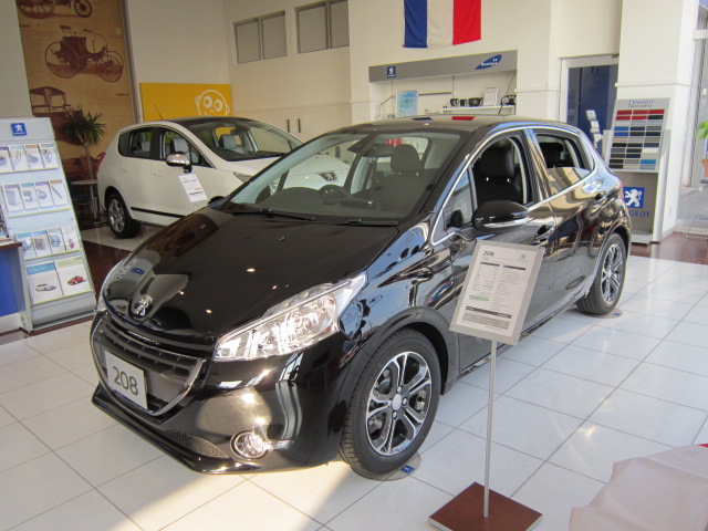 PEUGEOT208 CIELO Début!