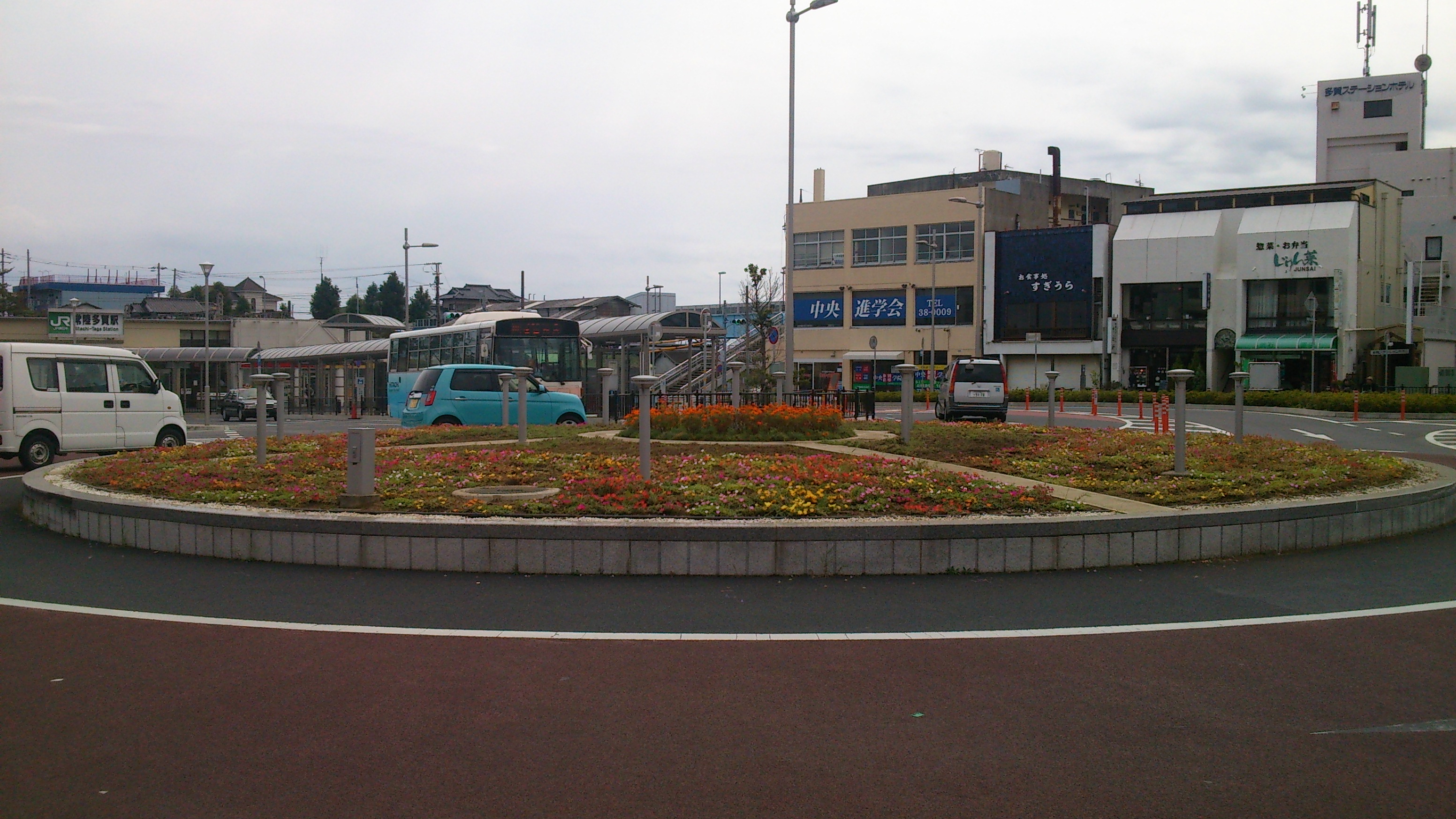 常陸多賀駅前の環状交差点