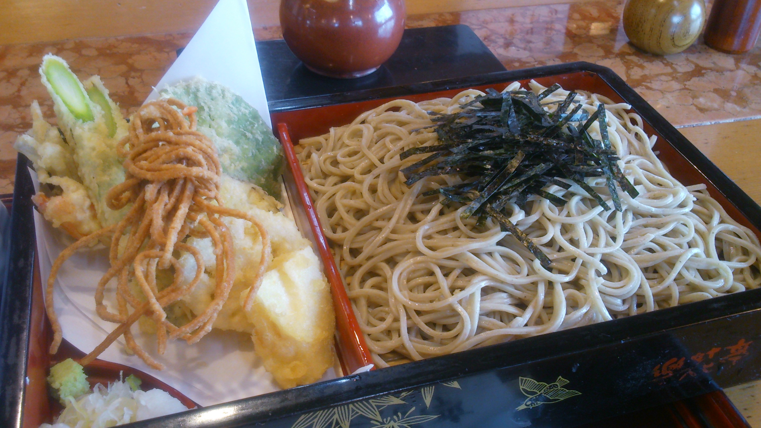 そば茶屋　楽花亭