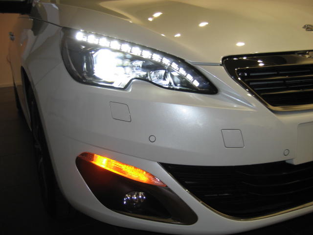 NEW PEUGEOT　308SW CIELO　を展示しました。