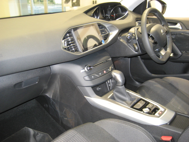 NEW PEUGEOT　308SW CIELO　を展示しました。