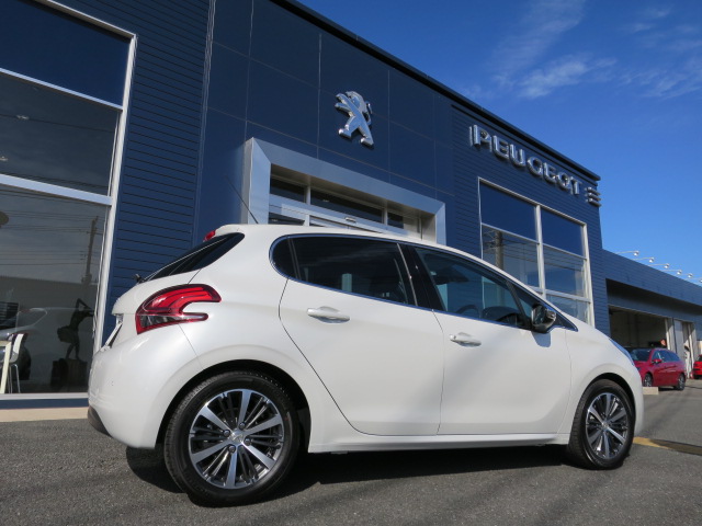 NEW PEUGEOT 208　試乗会を開催