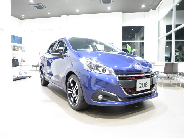 限定モデル 208 GTLineを展示中