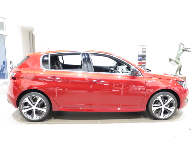 NEW PEUGEOT 308 GT Line　展示しました。