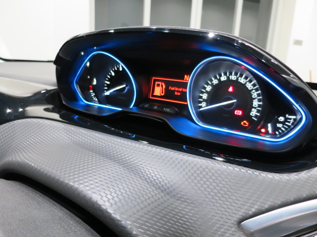 PEUGEOT 2008 LEATHER EDITIONを展示しています。