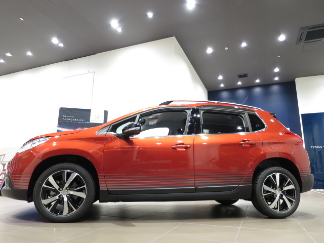 PEUGEOT 2008 CROSSCITY を展示してます。